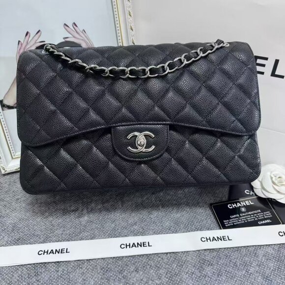 ✨✨CHANEL Classic Flap CF Crossbody Bag🎁🎁 - Picture 1 of 5
